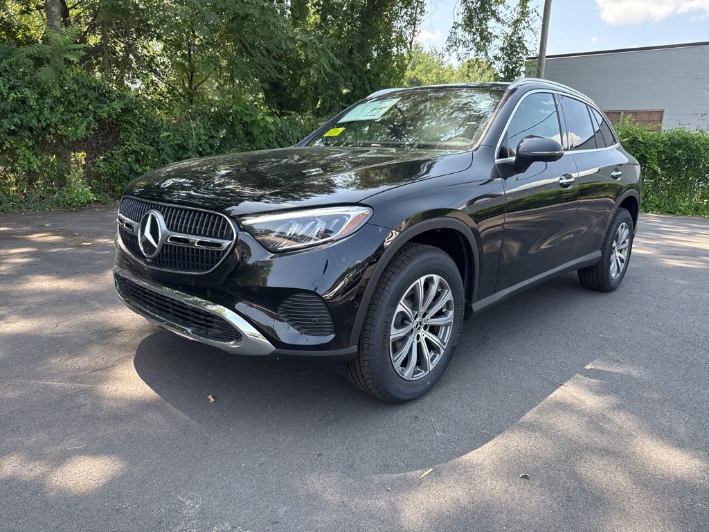2025 Mercedes Benz GLC 300 4MATIC photo 3