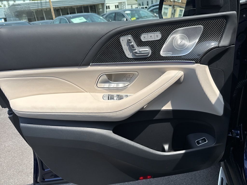 2025 Mercedes-Benz GLS AMG GLS 63 - Photo 16