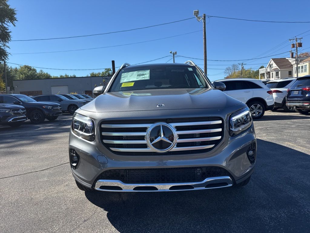2026 Mercedes Benz GLB 250 4MATIC photo 2