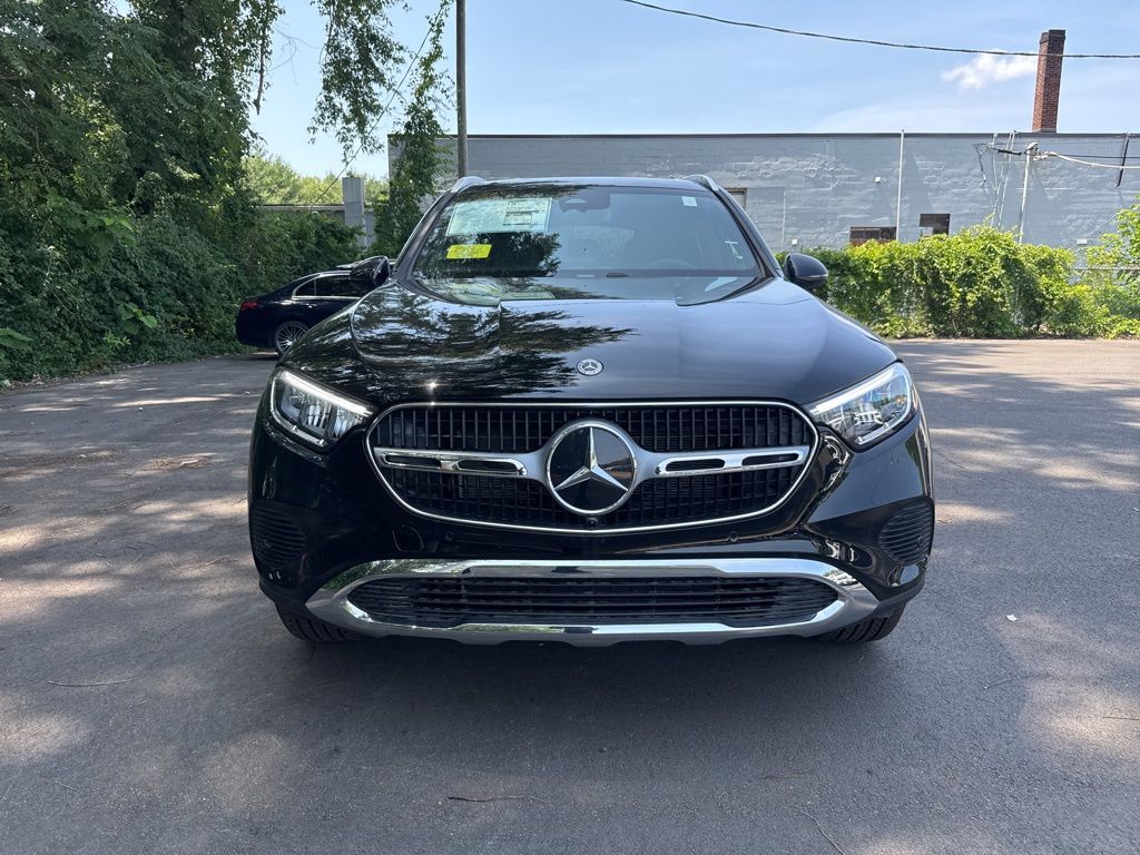 2025 Mercedes Benz GLC 300 4MATIC photo 2