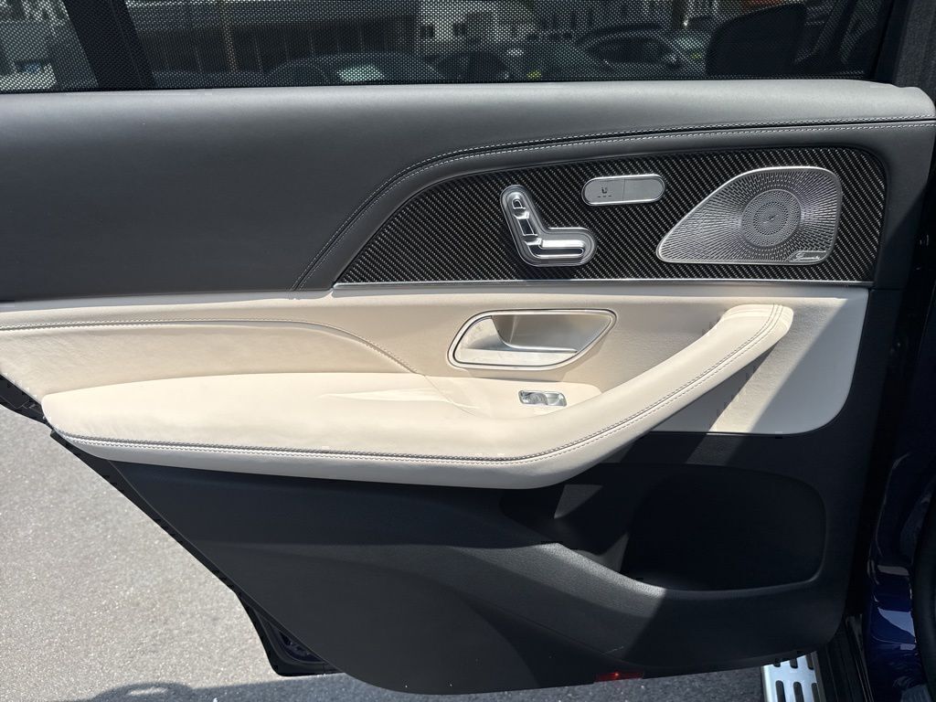 2025 Mercedes-Benz GLS AMG GLS 63 - Photo 18