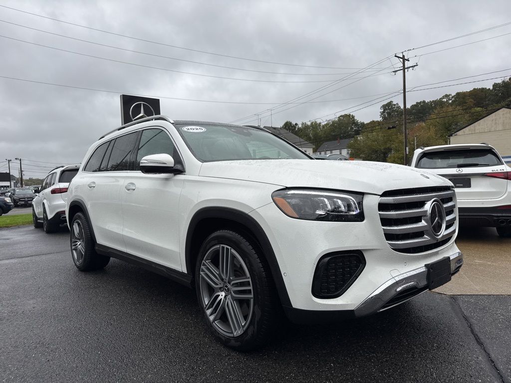 2025 Mercedes-Benz GLS Base's photo
