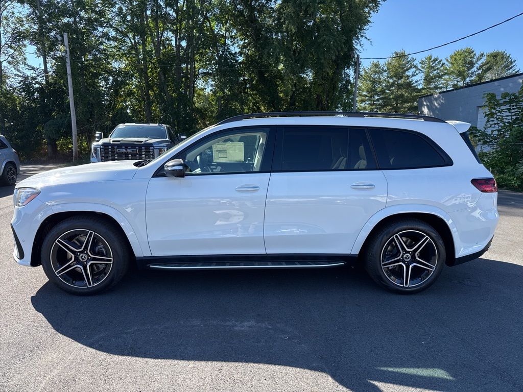 2026 Mercedes Benz GLS 450 4MATIC photo 4