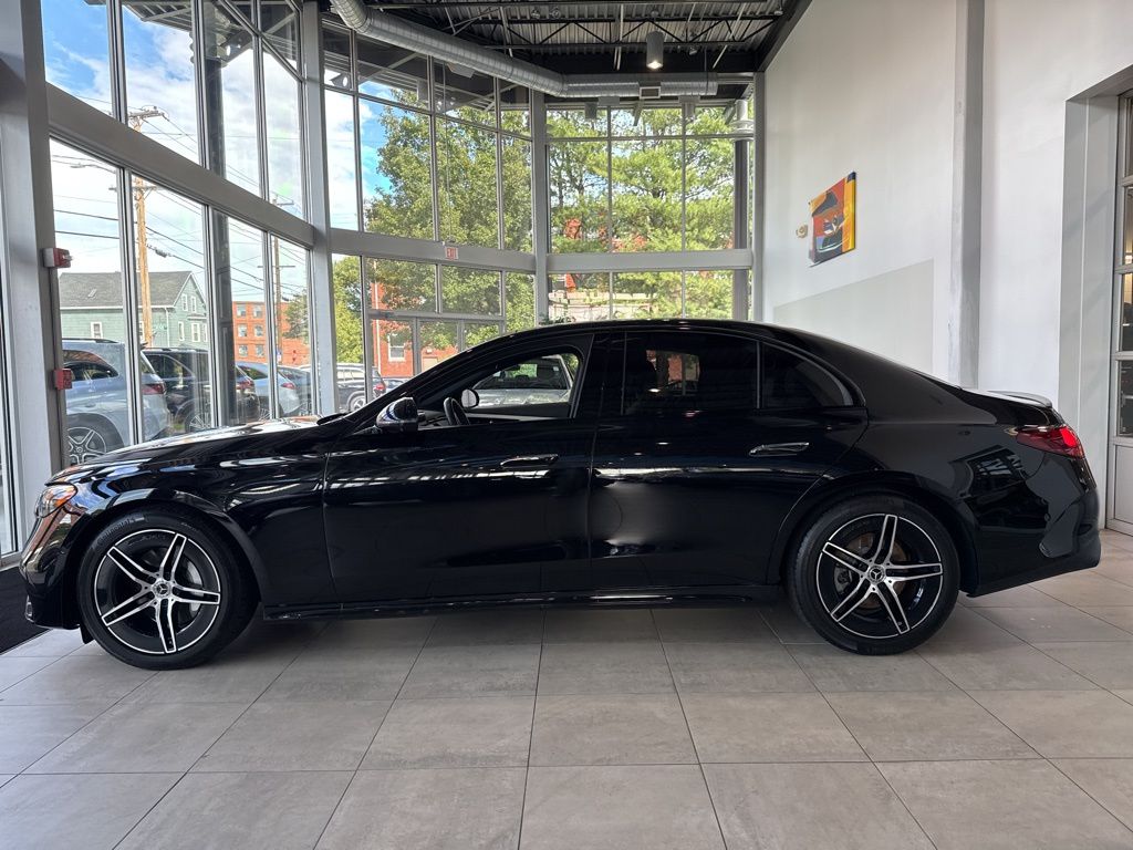2025 Mercedes Benz E 350 4MATIC photo 4