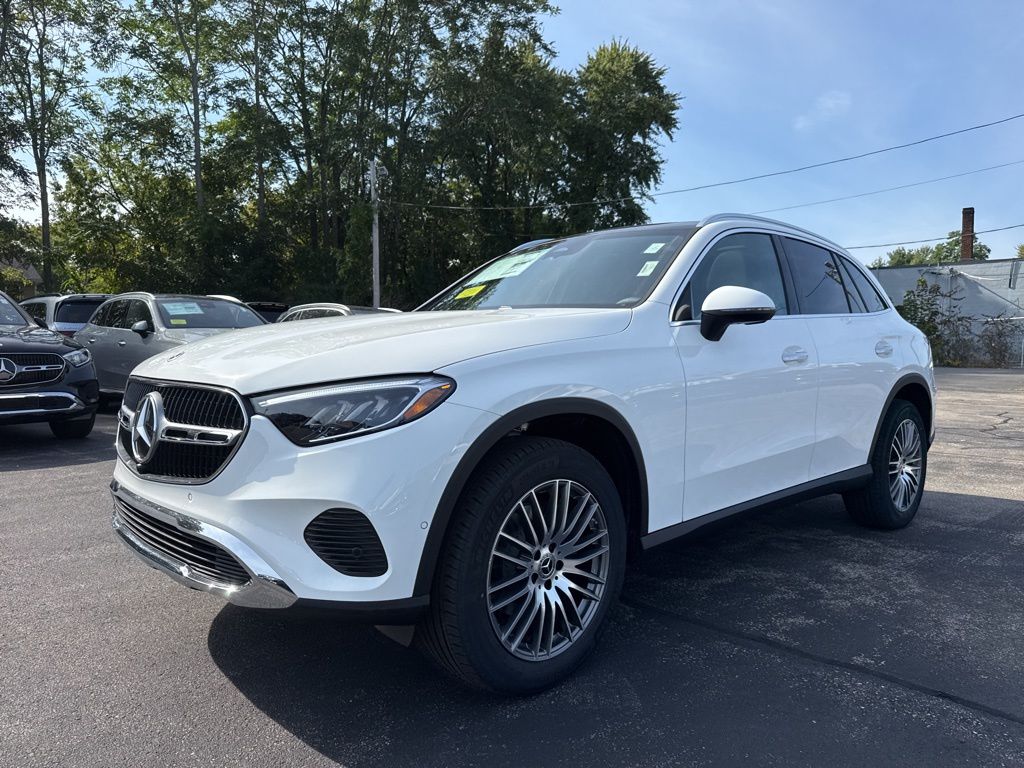 2026 Mercedes Benz GLC 300 4MATIC photo 3