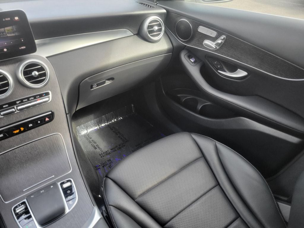 2022 Mercedes-Benz GLC GLC300 - Photo 13