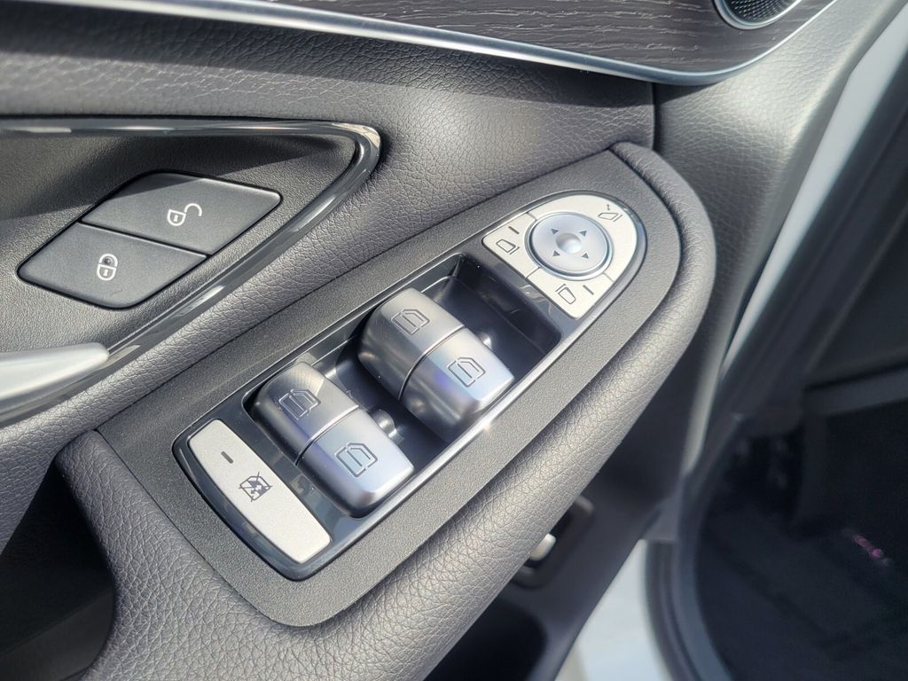 2022 Mercedes-Benz GLC GLC300 - Photo 15