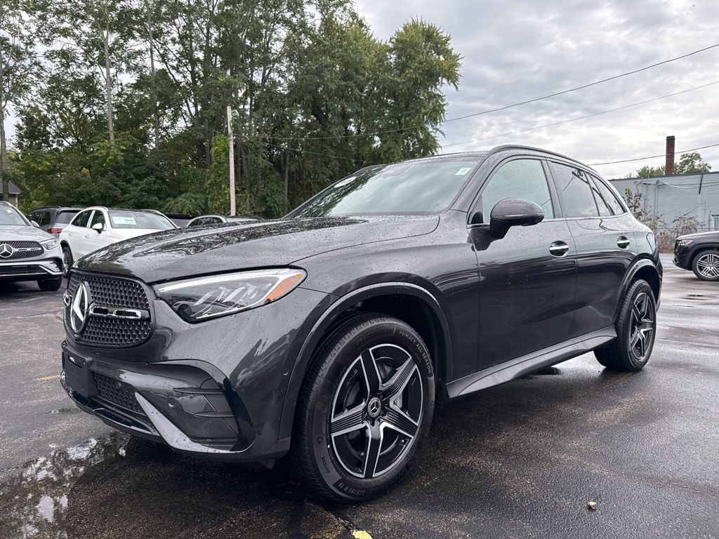 2025 Mercedes Benz GLC 300 4MATIC photo 3