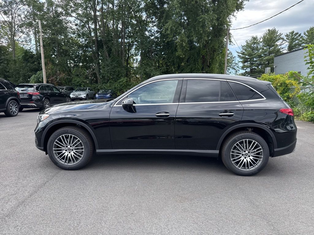 2026 Mercedes Benz GLC 300 4MATIC photo 4
