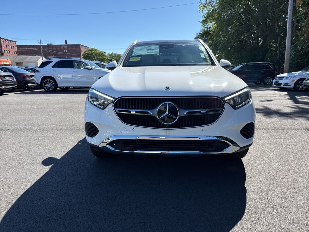 2025 Mercedes Benz GLC 300 4MATIC photo 2
