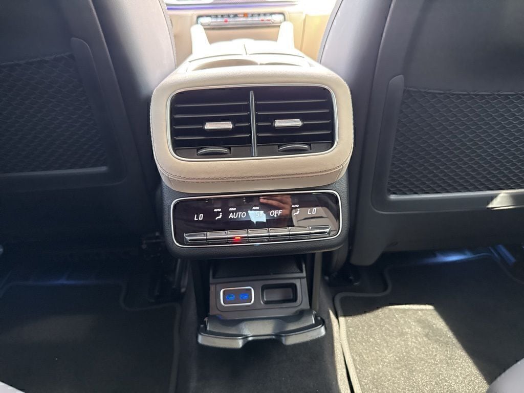 2025 Mercedes-Benz GLS AMG GLS 63 - Photo 23