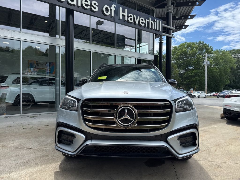 2025 Mercedes Benz GLS 450 4MATIC photo 3