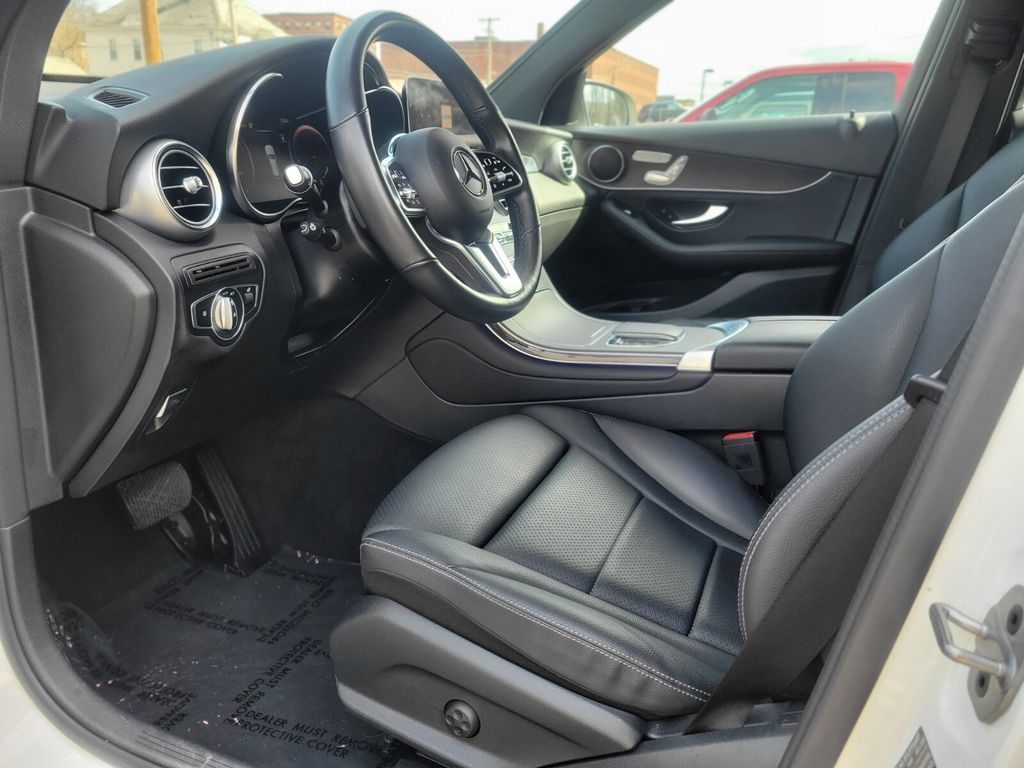 2022 Mercedes-Benz GLC GLC300 - Photo 18