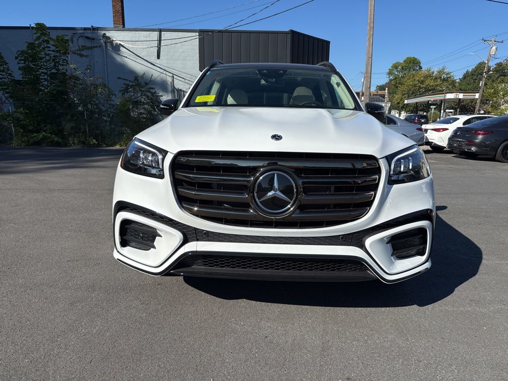 2026 Mercedes Benz GLS 450 4MATIC photo 2