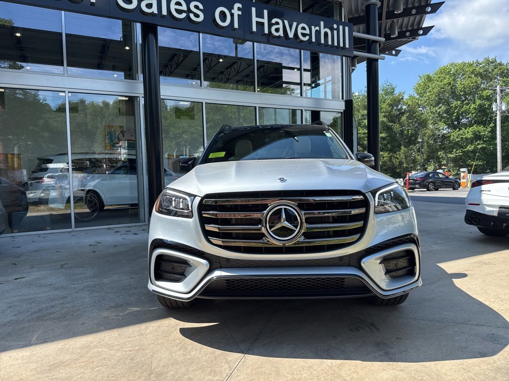 2025 Mercedes Benz GLS 450 4MATIC photo 3