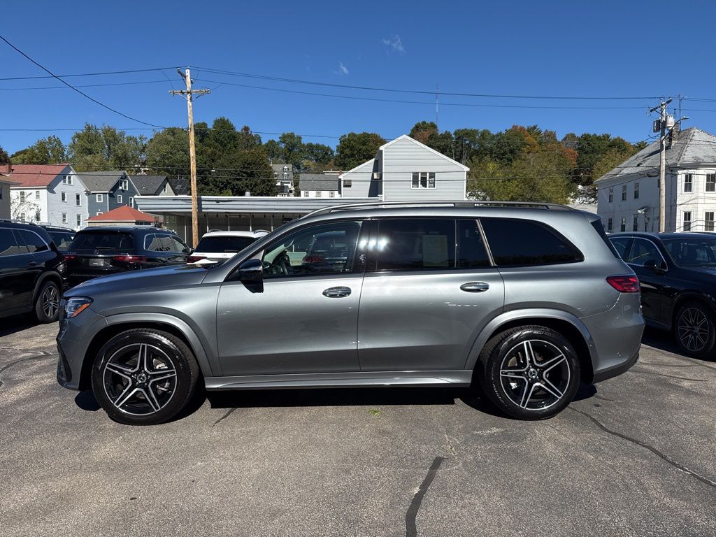 2025 Mercedes Benz GLS 450 4MATIC photo 4