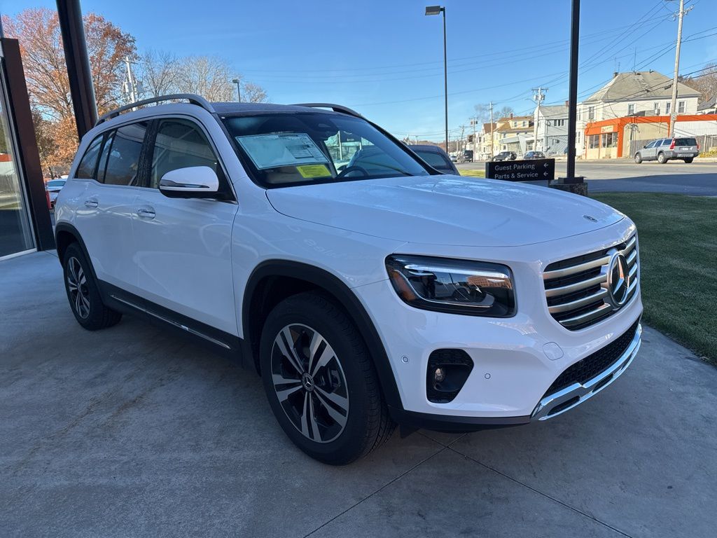 2026 Mercedes Benz GLB 250 4MATIC photo 2