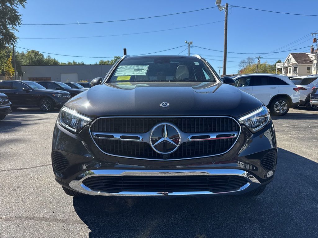 2026 Mercedes Benz GLC 300 4MATIC photo 2