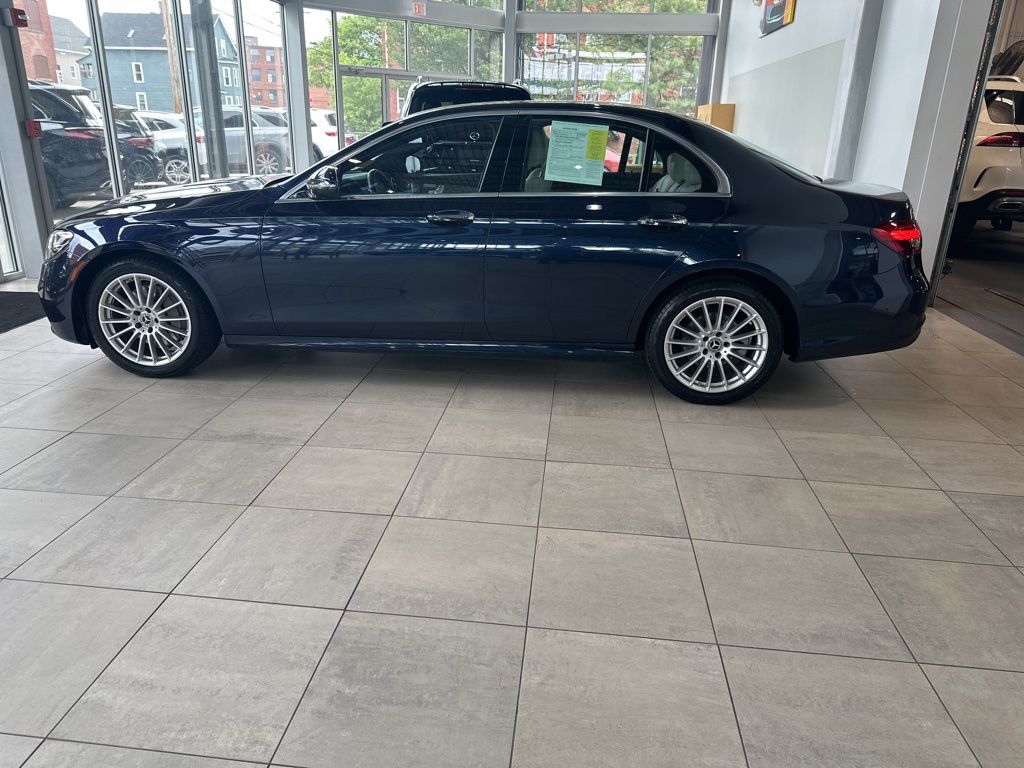 2022 Mercedes Benz E 350 4MATIC photo 4
