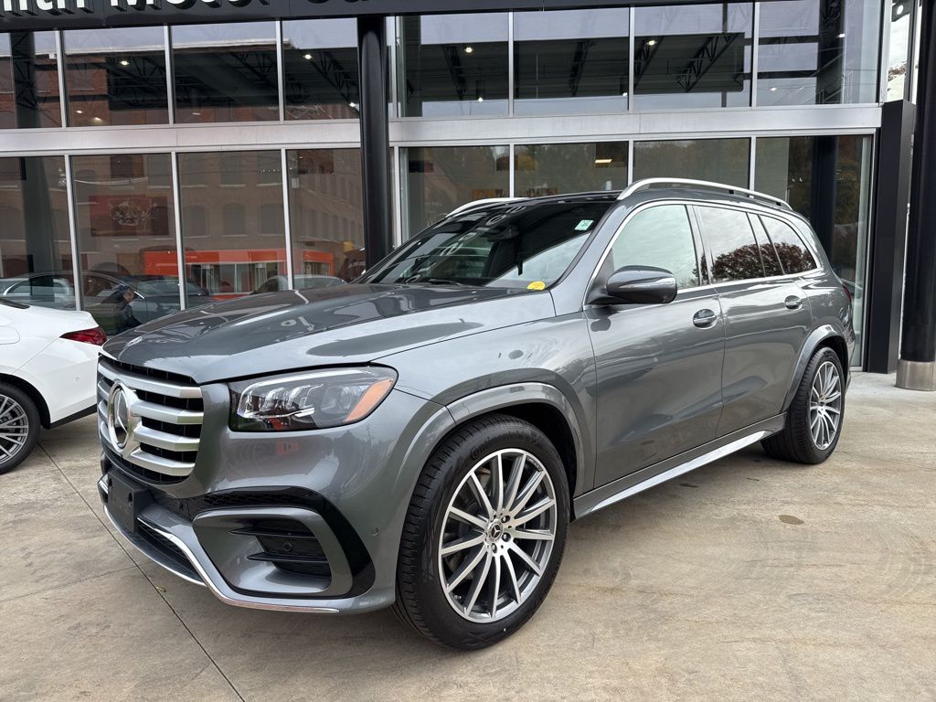 2025 Mercedes Benz GLS 450 4MATIC photo 3