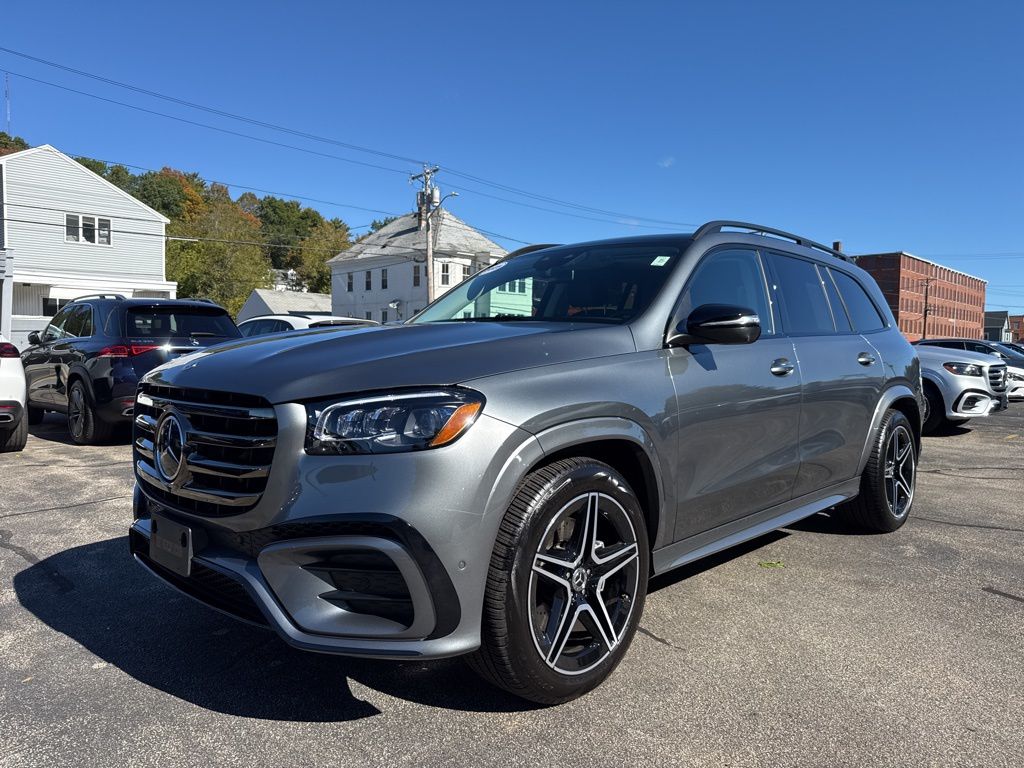 2025 Mercedes Benz GLS 450 4MATIC photo 3