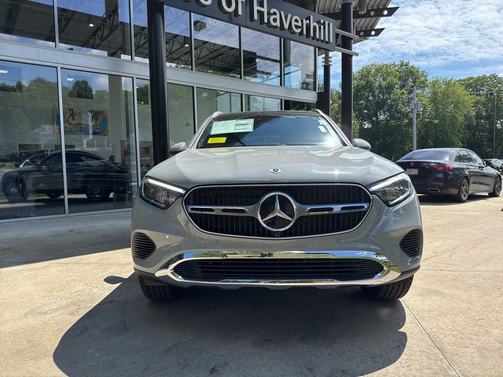 2025 Mercedes Benz GLC 300 4MATIC photo 3