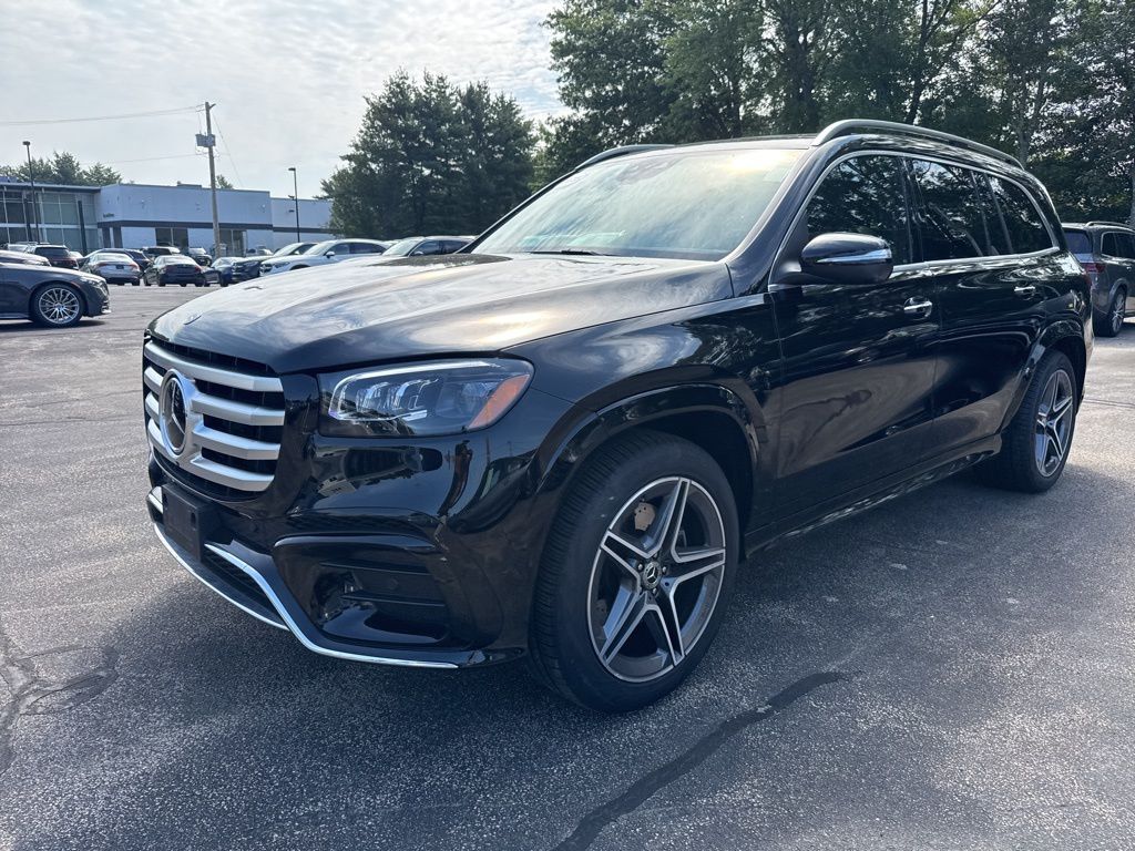 2025 Mercedes Benz GLS 450 4MATIC photo 2