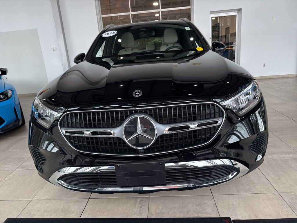 2025 Mercedes Benz GLC 300 4MATIC photo 2