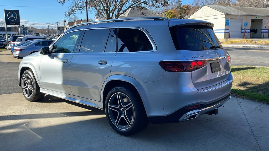 2025 Mercedes Benz GLS 450 4MATIC photo 4