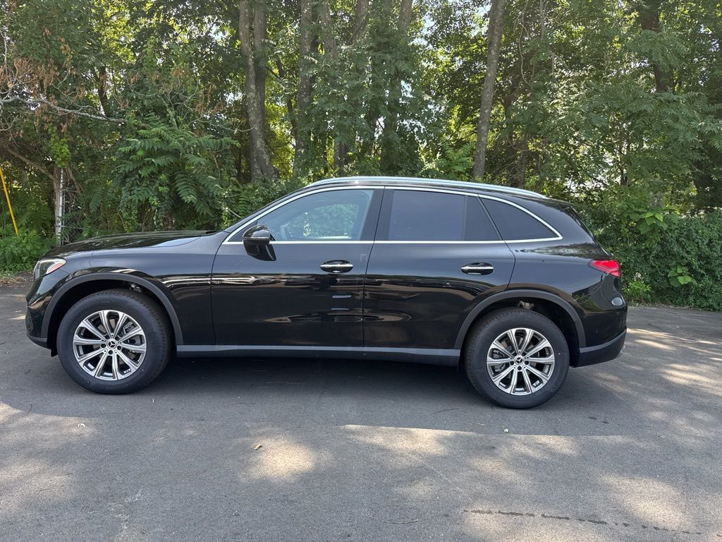 2025 Mercedes Benz GLC 300 4MATIC photo 4