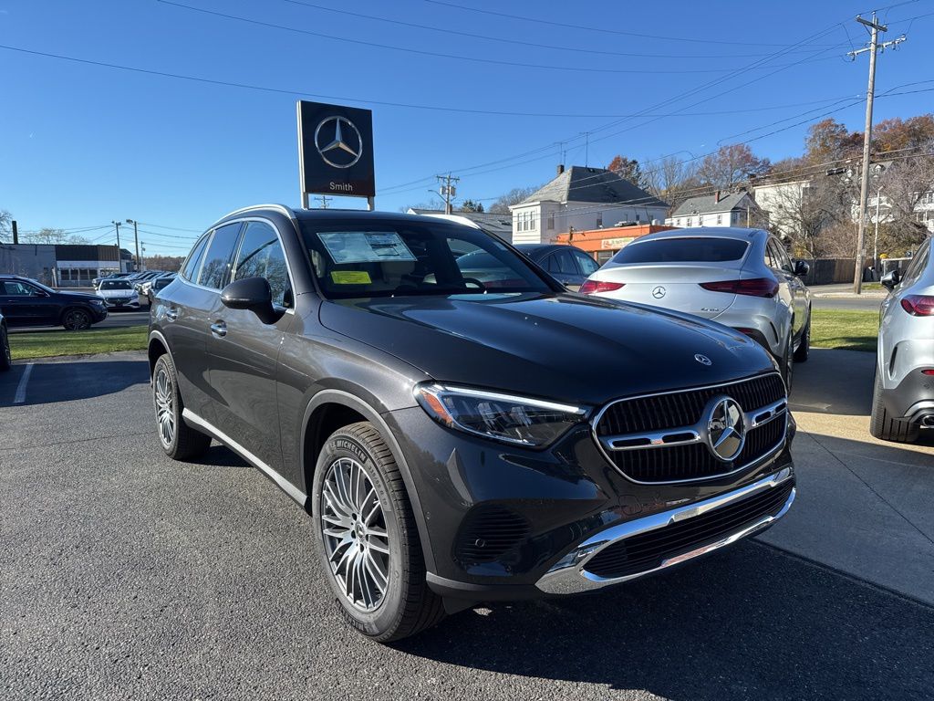 2026 Mercedes-Benz GLC Base's photo