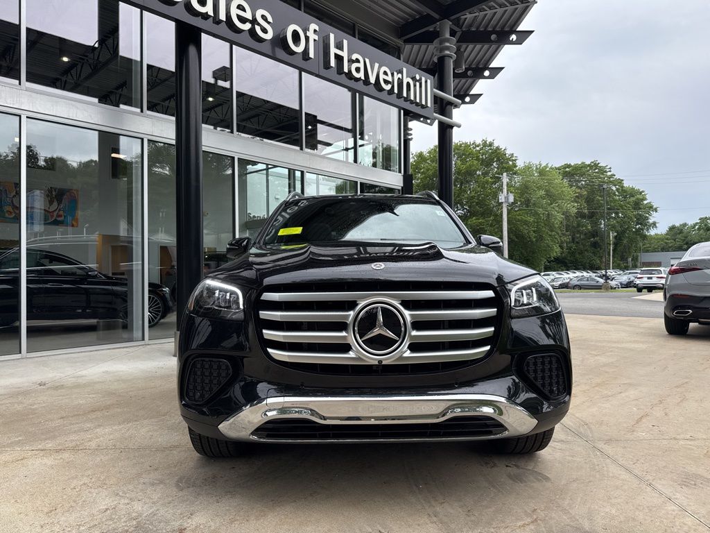 2025 Mercedes Benz GLS 450 4MATIC photo 2