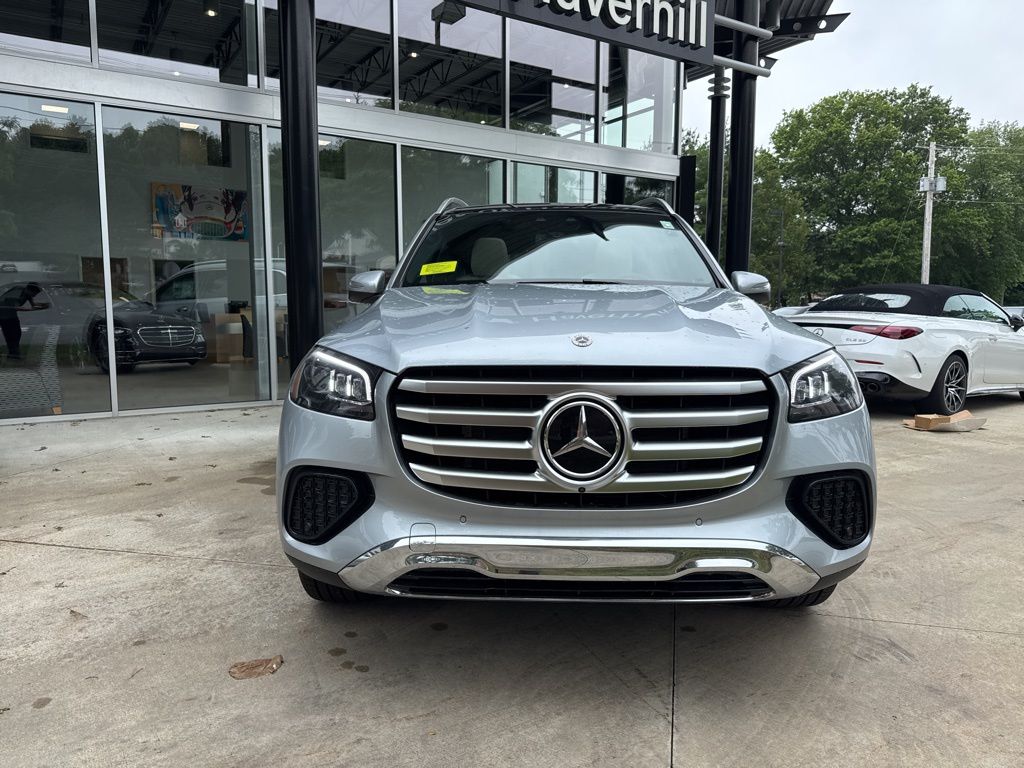 2025 Mercedes Benz GLS 450 4MATIC photo 3