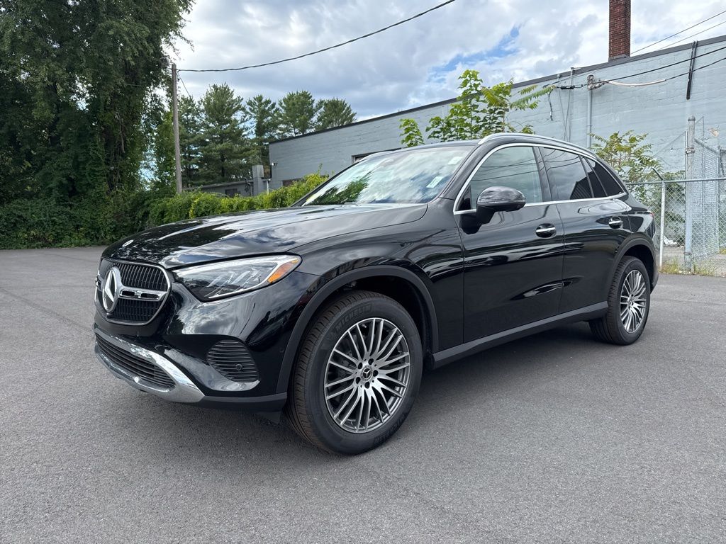 2026 Mercedes Benz GLC 300 4MATIC photo 3