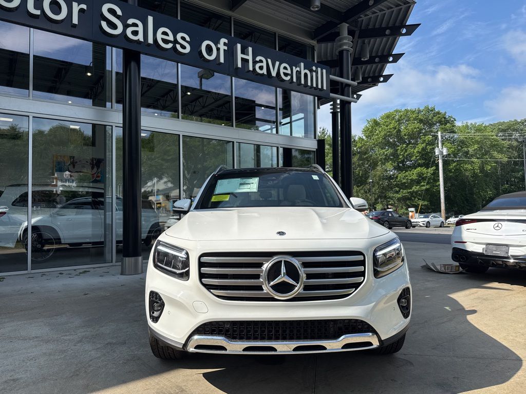 2025 Mercedes Benz GLB 250 4MATIC photo 3