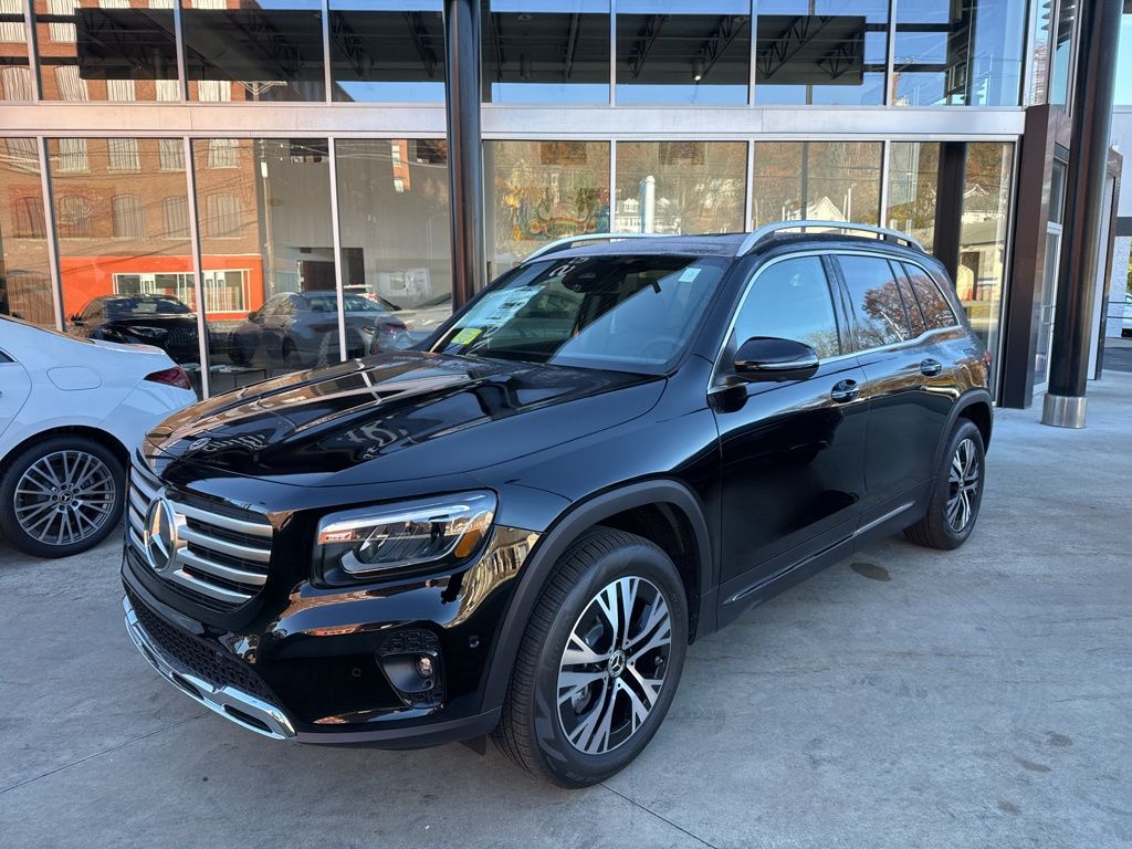 2026 Mercedes Benz GLB 250 4MATIC photo 4