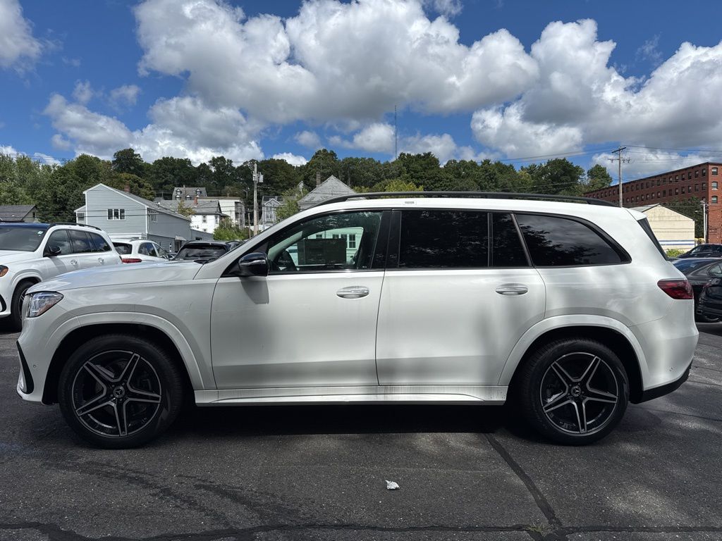 2025 Mercedes Benz GLS 450 4MATIC photo 4