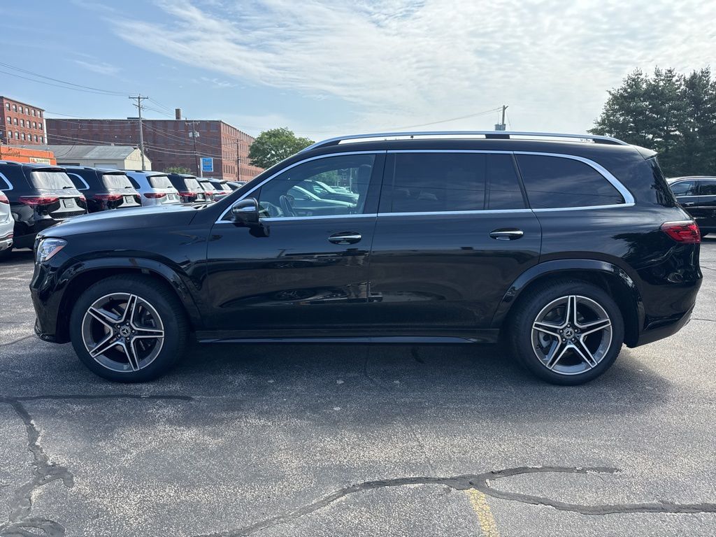 2025 Mercedes Benz GLS 450 4MATIC photo 3