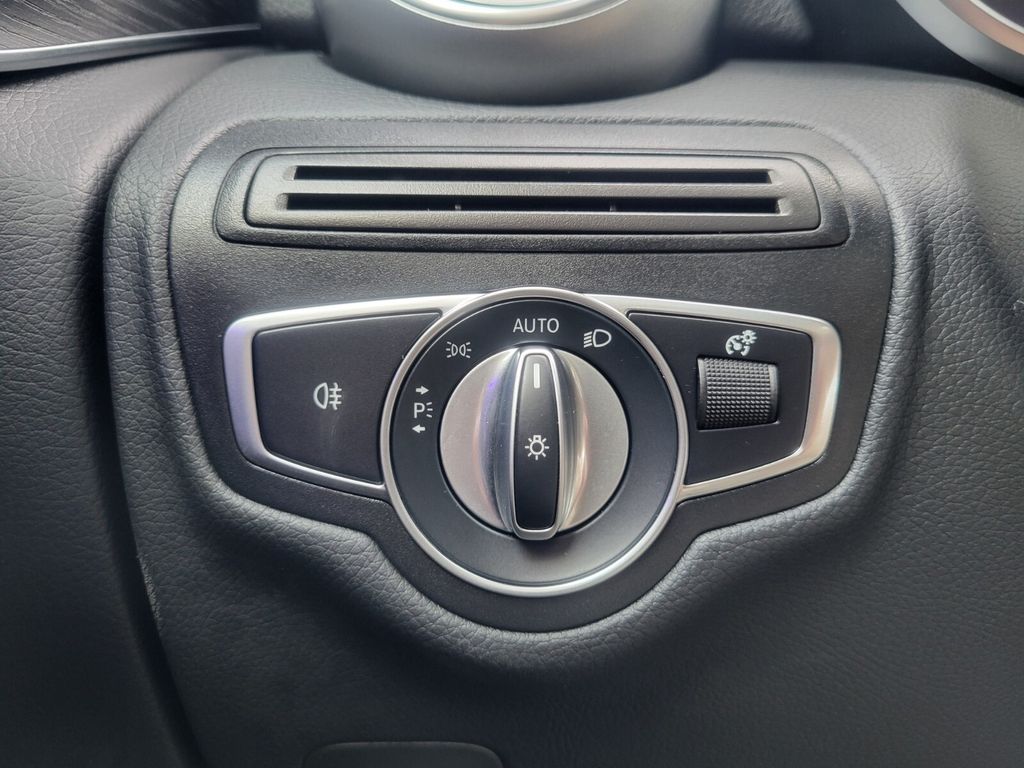 2022 Mercedes-Benz GLC GLC300 - Photo 22