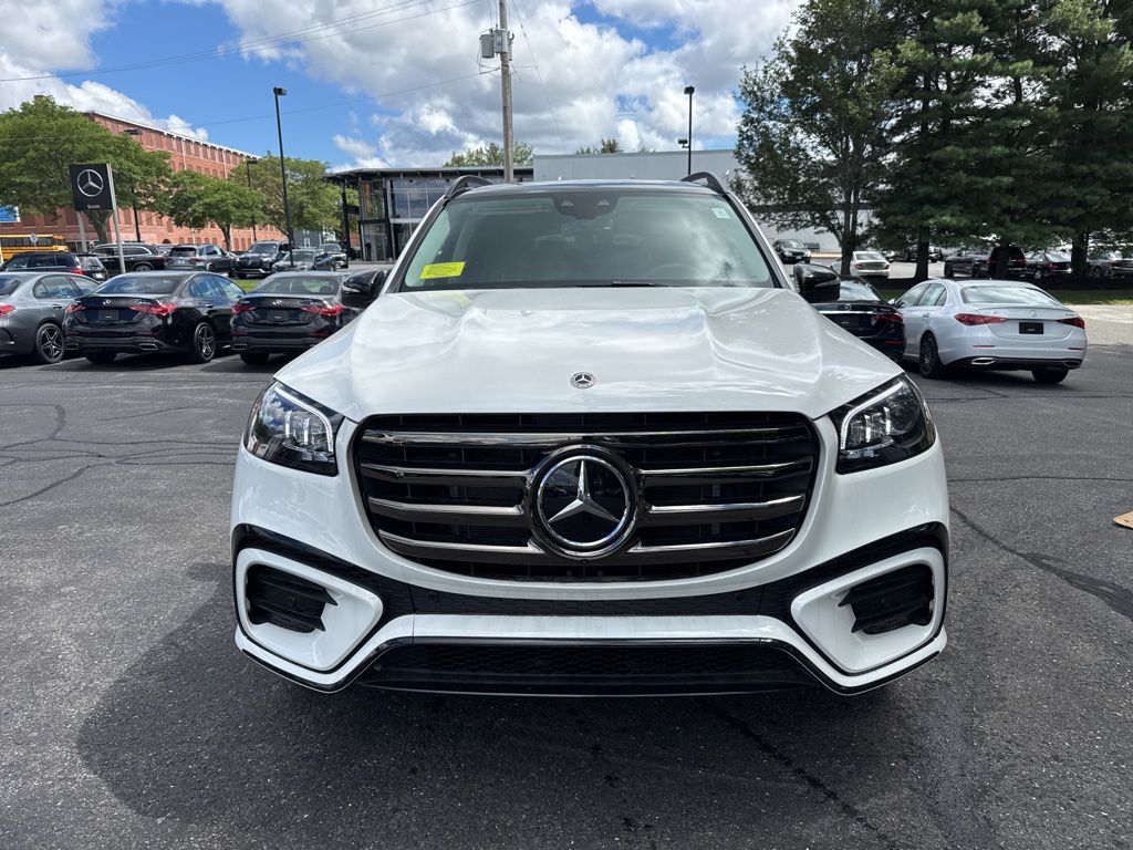 2025 Mercedes Benz GLS 450 4MATIC photo 2