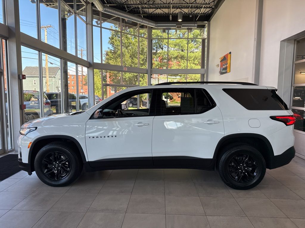 2023 Chevrolet Traverse 1LS photo 2