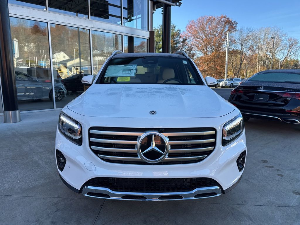2026 Mercedes Benz GLB 250 4MATIC photo 3