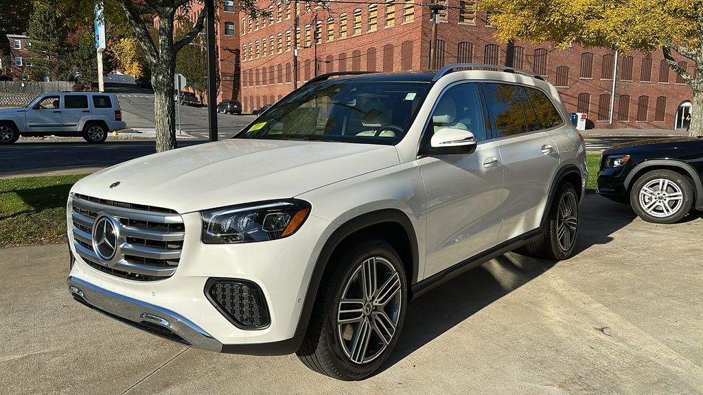2025 Mercedes Benz GLS 450 4MATIC photo 2