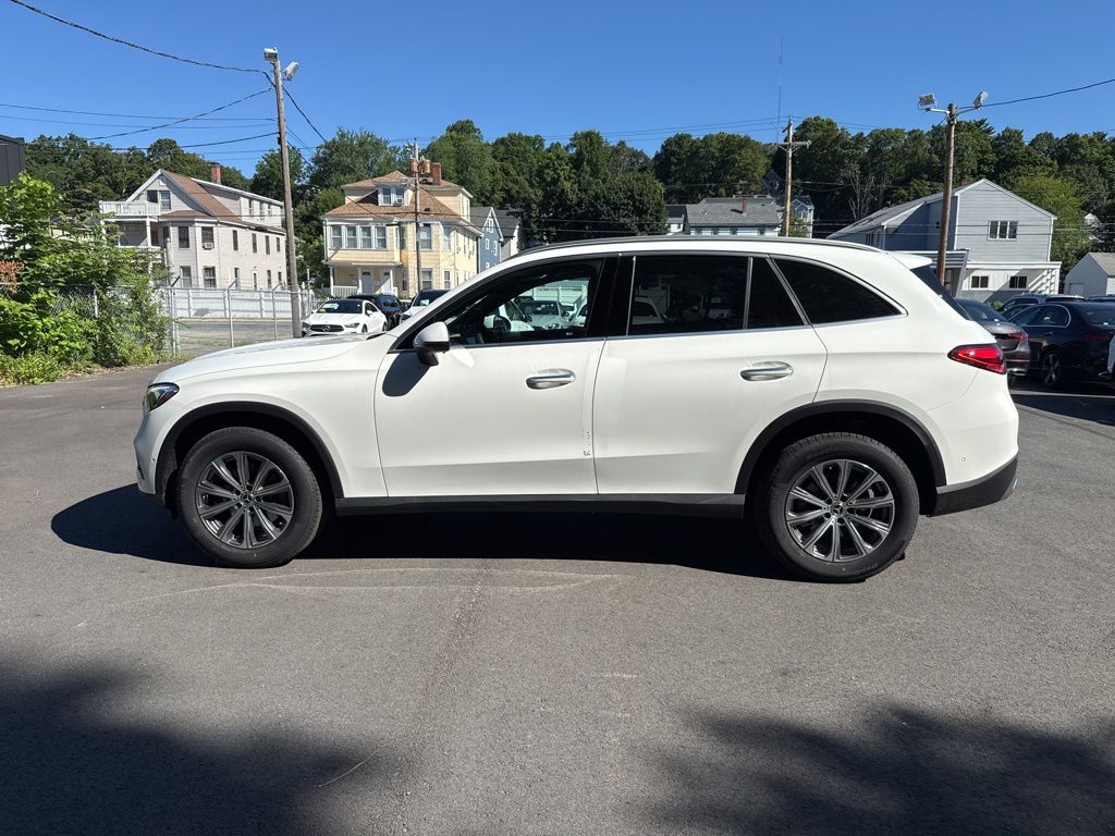 2025 Mercedes Benz GLC 300 4MATIC photo 4