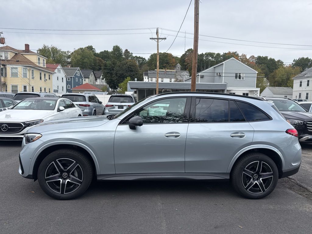 2025 Mercedes Benz GLC 300 4MATIC photo 4
