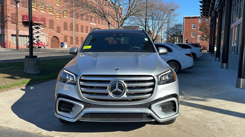 2025 Mercedes Benz GLS 450 4MATIC photo 2