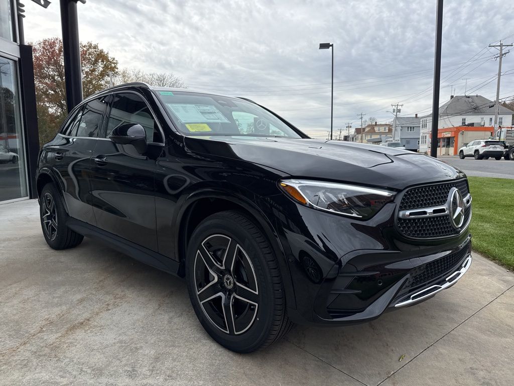 2026 Mercedes Benz GLC 300 4MATIC photo 2
