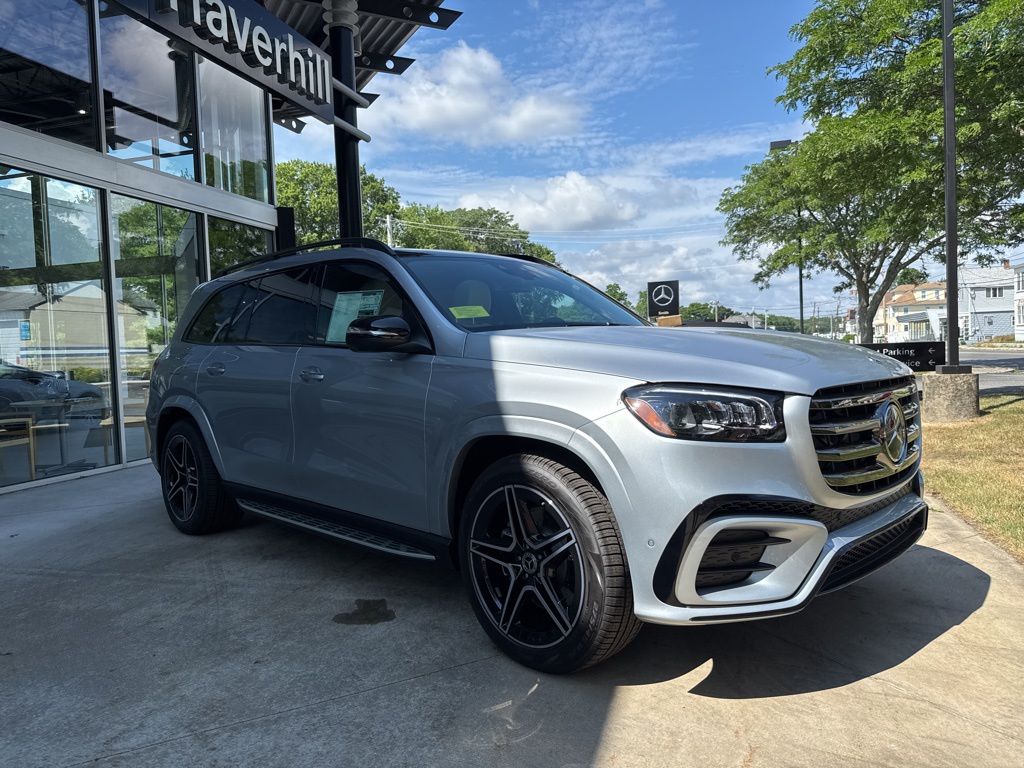 2025 Mercedes Benz GLS 450 4MATIC photo 2