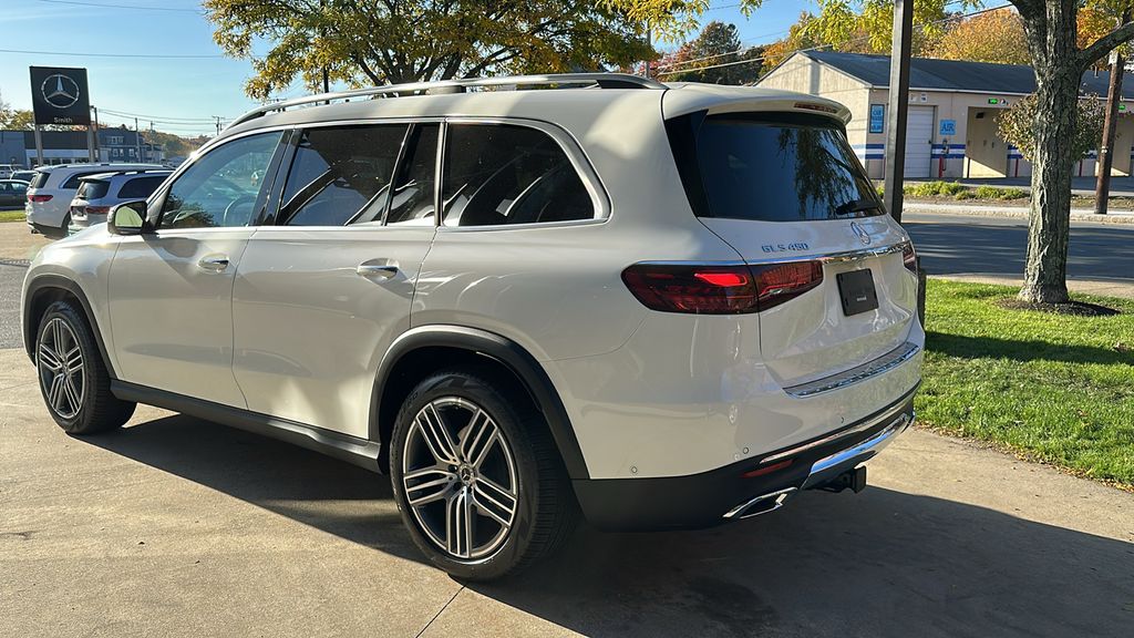 2025 Mercedes Benz GLS 450 4MATIC photo 3
