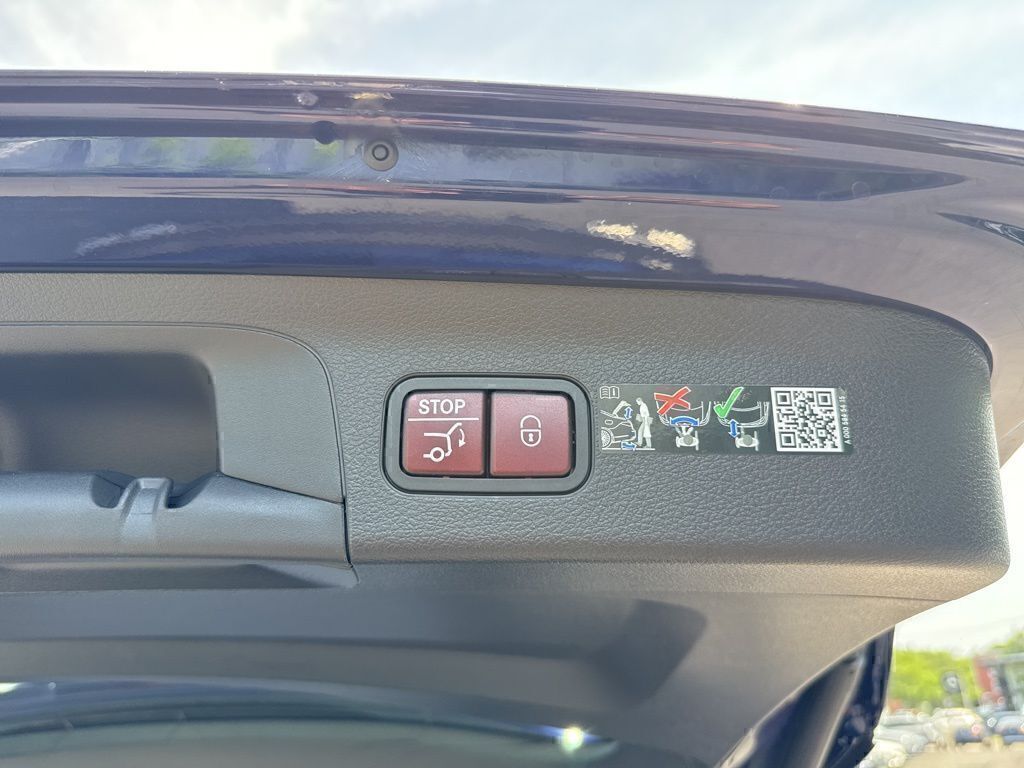 2025 Mercedes-Benz GLS AMG GLS 63 - Photo 33